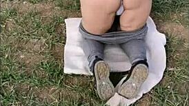 In the field, hot as the sun, enjoy pleasure alone