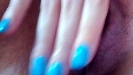 vagabunda se diverte sozinha ate gozar