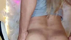 tocándome rico con este transexual caliente