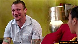 ครูแนะแนวล่อลวงนักเรียนนวดน้ำมันผิวข้ามสีและดูดปากสุดบ้าคลั่ง