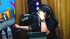 Flora VIP sort ses nichons au podcast Ruan montre sa bite