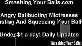 Carmen chuta bolas com força em sessão intensa de ballbusting com impactos dolorosos e reações submissas