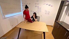 Mi estudiante de medicina me engañó, ¿cómo terminamos desnudas en mi oficina?