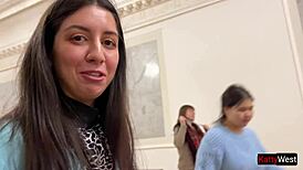 Sbalil jsem teen v kině na akci v galerii