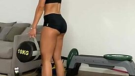 I can't stop staring at Sol Perez's cameltoe, it's so hot and tempting