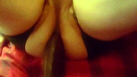 Amatérská tranny Amus ukazuje zející prdel po anální hře