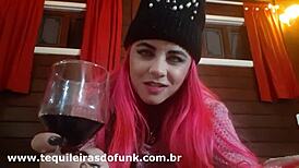 Débora Fantine se despede do inverno no motel com foda quente