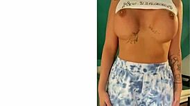 Hajol előre nagy mellei közeli POV nézetére