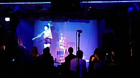 in the public park, she performs breast milk pumping