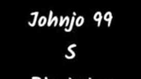 Durva szerető szétbaszza a fehér csaj seggét térdzokniban, miközben aláveti magát