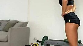 I can't stop staring at Sol Perez's cameltoe, it's so hot and tempting