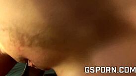 Kuuma nuori 18+ saa mustan kyrvän creampien pilluun