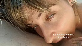 RUBIA INCREIBLE HACE UNA MAMADA A UN GORDO FRIKI CON SUERTE!