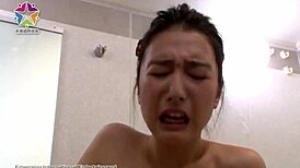 Hot Asian girl emerges in bath sex