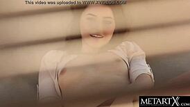 Watch this cute teen masturbating naked to orgasm in sunshine