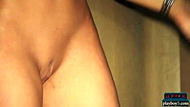 Vzrušuje tě tahle velkokozená milf modelka v černém prádle, Miranda Nicole?