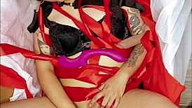 Dulce zorra masturbates with thick black dildo in box cosplay until intense orgasm