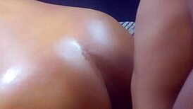 Veliki crni kurac zadirkuje bivšu devojku u doggyu sa kremešem