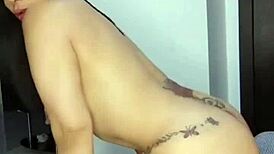 Entrega Doble Tu Madura En Casa Usa Pijama De Pikachu Vs Tu Madrastra Milf Llega Con La Panocha Sudada Del Gimnasio!