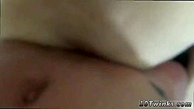 Sexo gay na praia, twink, pronto para bareback cru?