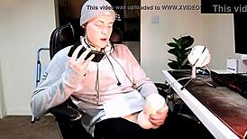 masturbatin while chattin on phone with my girl