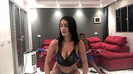 Novinha Gostosa Dançando Para Maloqueiros Só De Fio Dental