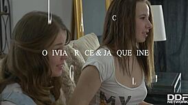 Jeg digger å se Olivia Grace og Jacqueline slikke de saftige fittene sine.