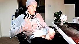 masturbatin while chattin on phone with my girl