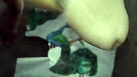 Yong sa šuká ruku pri gay fúkanie a hladenie od partnera v tejto sessii