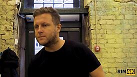 Rim4k brunette seductress uses rimjob to arouse her man