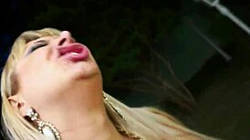 Travesti Walquíria Drilling a Blonde Pussy with Force