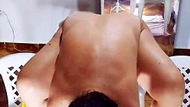 Exhibicionista zorra rompe ropa para show anal