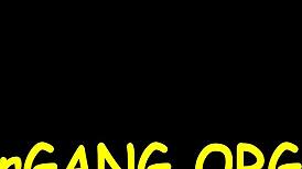 Kullat nauttivat ryhmästrippausleikeistä