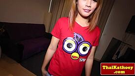 prirodzená drobná 18+ ladyboy trans solo sa hrá s pičkou neuveriteľne horúco 😜