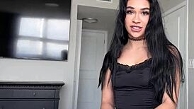 Jo, ukazuju svoje pohyby s goth sestrou Delilah Dagger