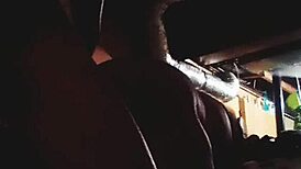 Büyük kıçlı orospu içe boşalıyor!