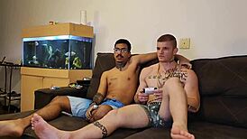 meu amigo me chamou para jogar vídeo game e batemos uma punheta e ele me mamou