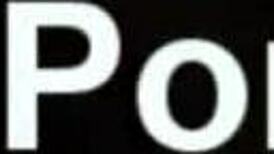 Zaujímavá baba masturbuje dildom cicá hračku v dominácii muža