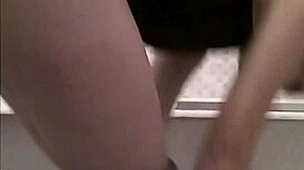 Moja sestra ma špehuje pri kúpaní!