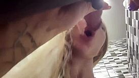 fui curtir uma balada e dei meu cuzinho ali mesmo no busão