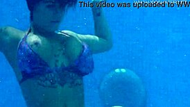 Heidi van Horny pleasuring herself?