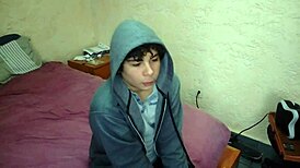 Twink podvádí přítele s mexickým kamarádem v horkém rimjobu