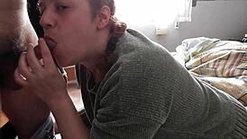 Sátá mě do konce a pije sperma ze sklenky, sakra! 🍹