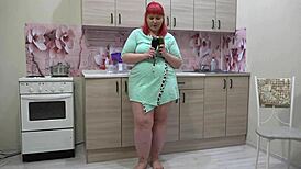 Curvy MILF Soaks Veggies with Juices from Fat Pussy!