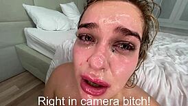 Mladá 18+ nevlastná sestrička naznačuje chuj v riťi a pičke