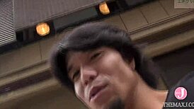 ミキ、君は生意気な女の子、中年男をバングしたくて渇望！