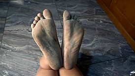 Curvy Latina Amateur Pisses On Body In Dirty Feet Fetish