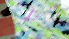 Høj 65-årig ebony bedstemor bøjet over for stor sort pik i gejlsomme røvhammere