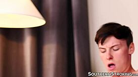 Empinando e deixando o cu ser socado forte, porra! 🍆