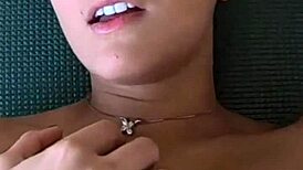 클라우디아 바벨 컴필레이션, 손가락과 딜도로 솔로 자위 기술 선보여